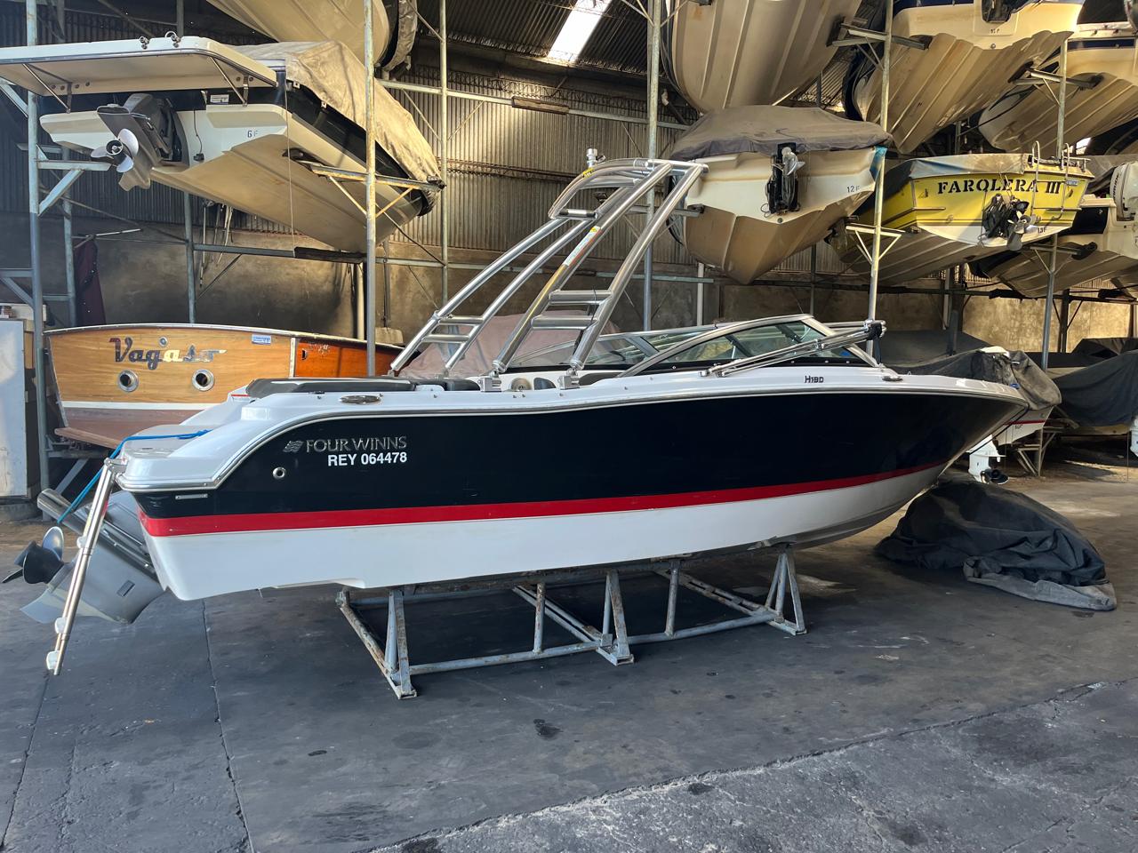 Four Winns 190 2013 Volvo 225 